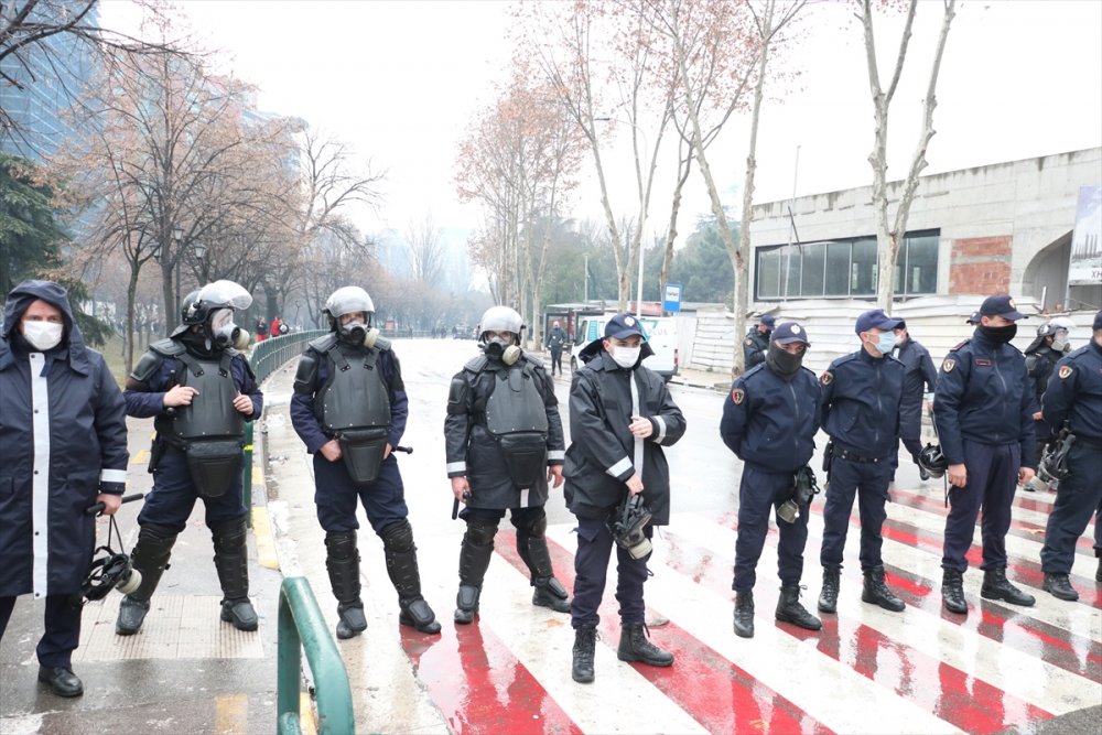 Arnavutluk'taki protestolarda gerginlik yaşandı