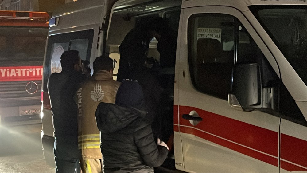 Pendik'te 6 katlı binada çıkan yangın söndürüldü