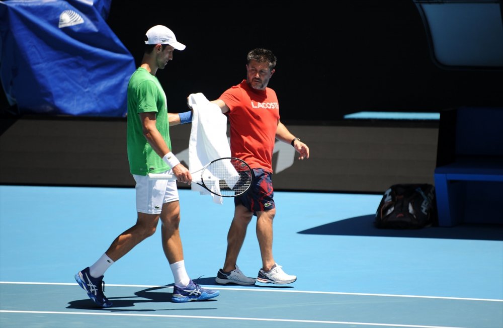 Avustralya'daki durumu belirsizliğini koruyan Djokovic antrenmanlarını sürdürüyor