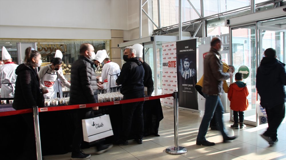 Kazada ölen futbolcu Ahmet Çalık anısına Konya'da helva dağıtıldı