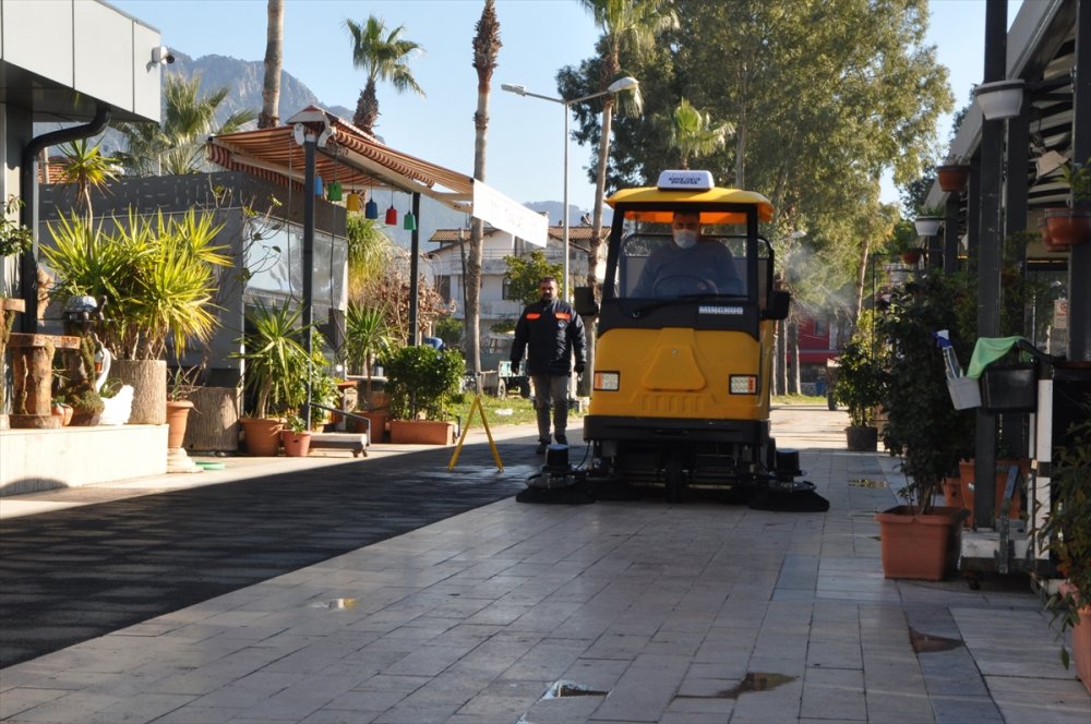 Muğla'da su taşkınından etkilenen vatandaşların yaraları sarılıyor