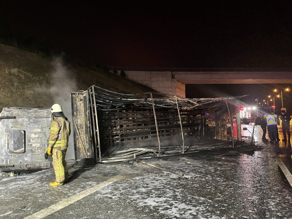 Kuzey Marmara otoyolunda alev alan kamyonun şoförü öldü