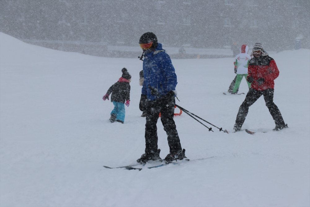 Kartalkaya'da sömestir yoğunluğu yaşanıyor