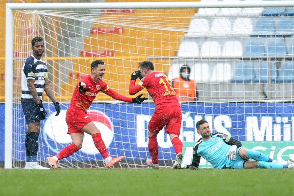 Kasımpaşa Beşte Beş Yaptı Kayseri’yi de yıktı 3-1