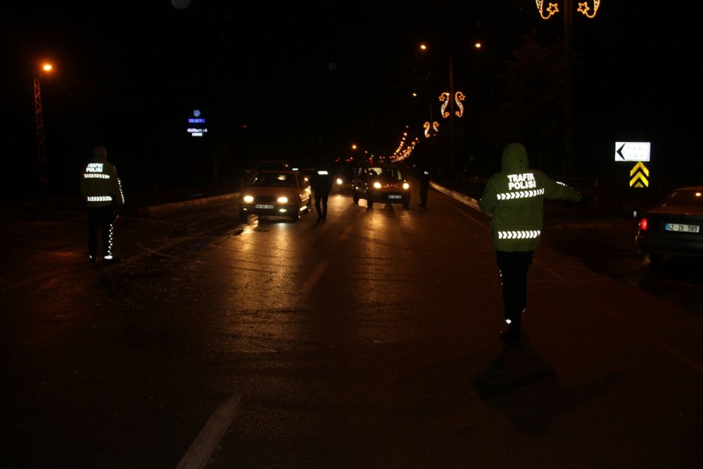 Konya'da Karaman istikameti hariç kara yolları trafiğe kapatıldı