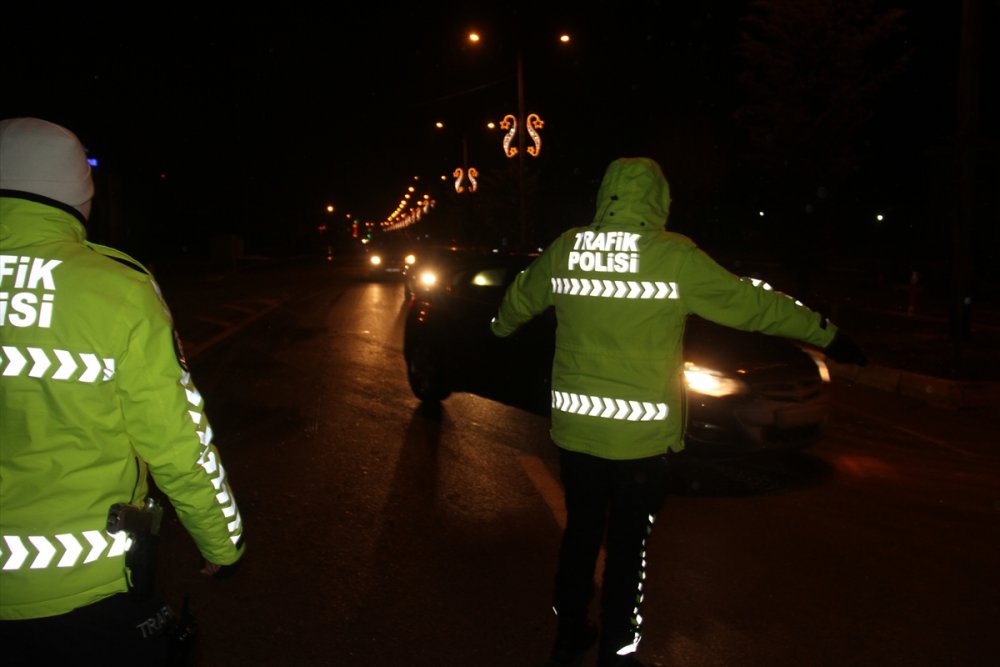 Konya'da Karaman istikameti hariç kara yolları trafiğe kapatıldı