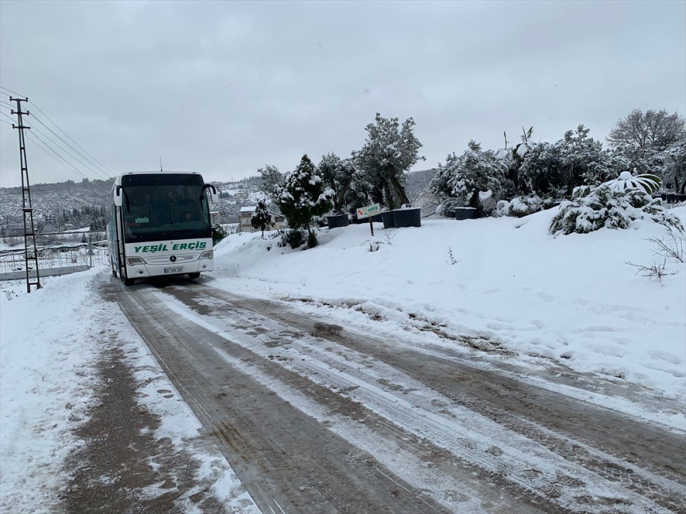 Mahsur kalan 80 yolcu bu kez lise yurduna yerleştirildi