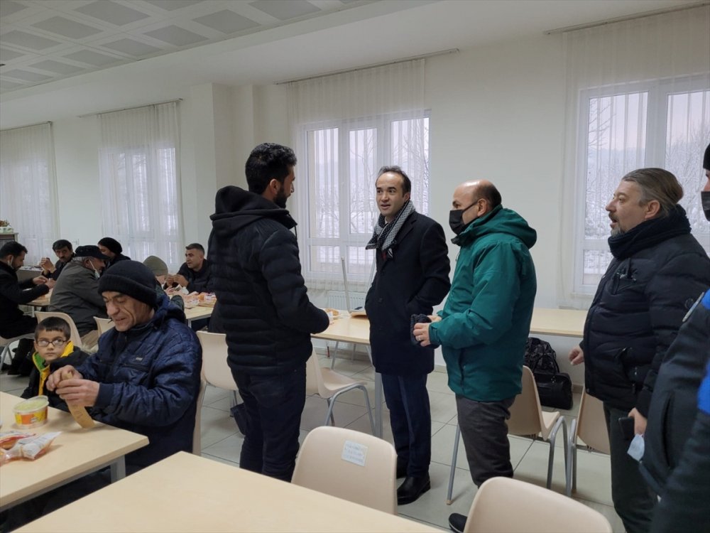 Mahsur kalan 80 yolcu bu kez lise yurduna yerleştirildi