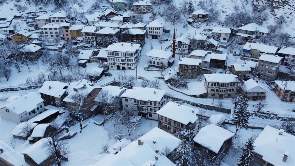 Tarihi İpek Yolundaki Mudurnu Beyaza Büründü