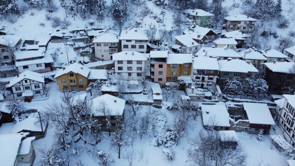 Tarihi İpek Yolundaki Mudurnu Beyaza Büründü