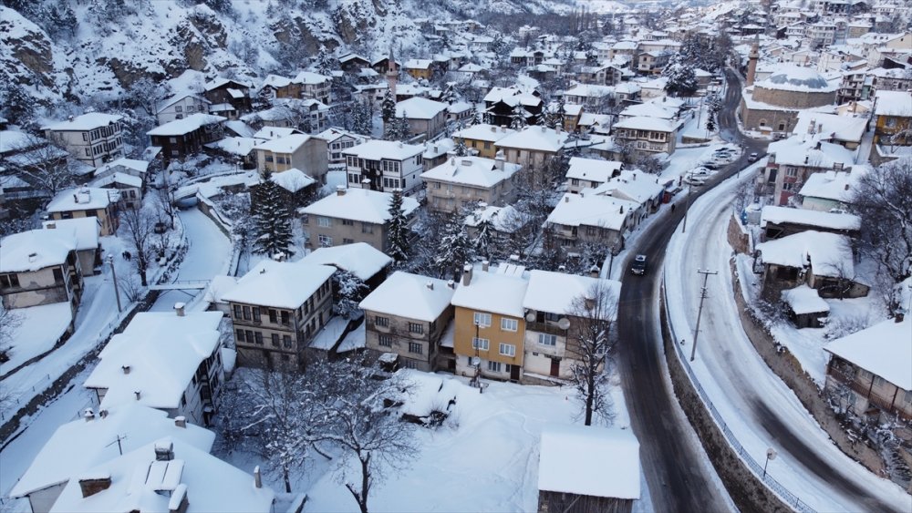Tarihi İpek Yolundaki Mudurnu Beyaza Büründü
