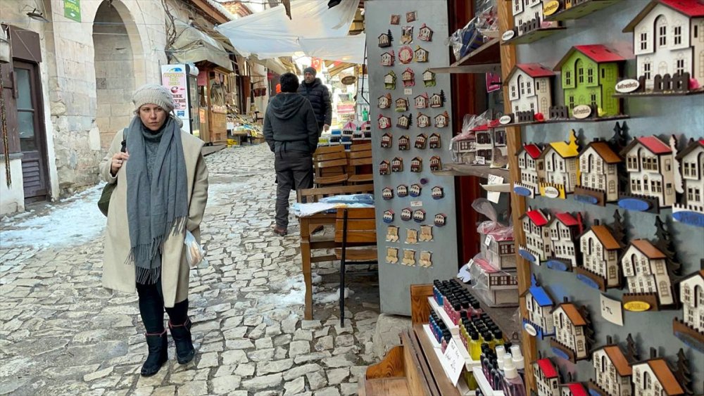 Güzel havayı fırsat bilenler Safranbolu'ya akın ettiler