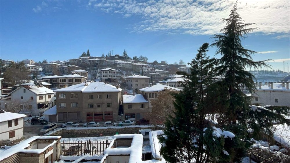 Güzel havayı fırsat bilenler Safranbolu'ya akın ettiler