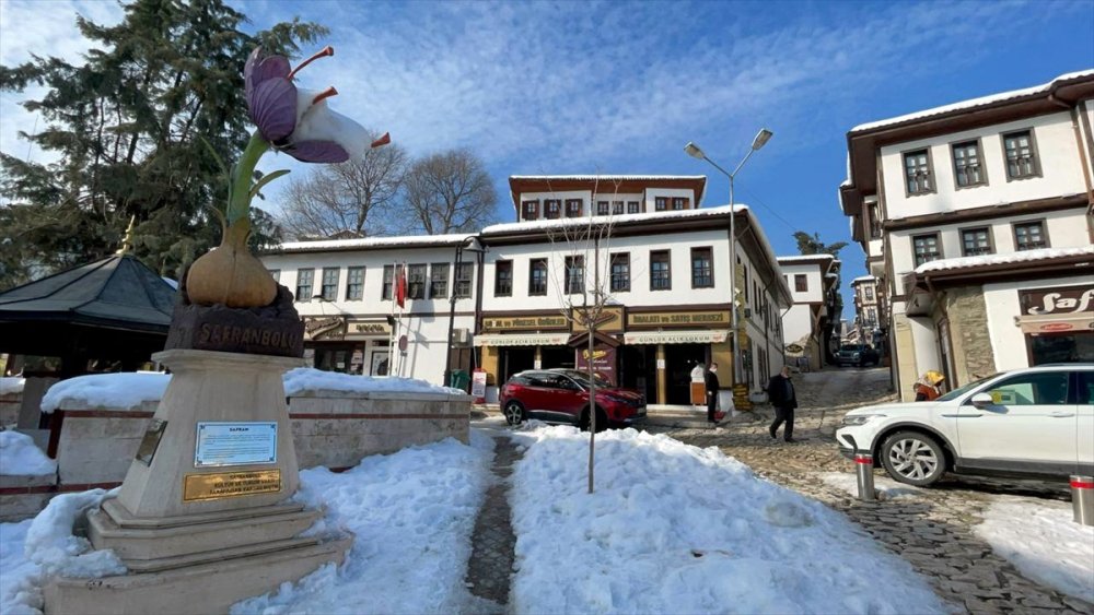 Güzel havayı fırsat bilenler Safranbolu'ya akın ettiler