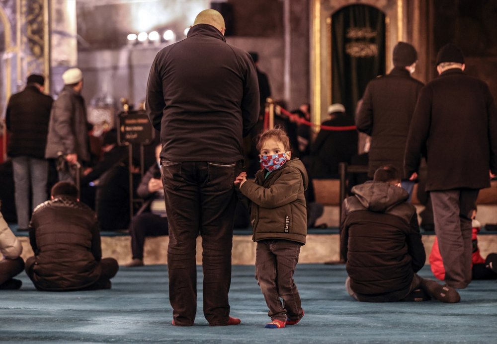 İstanbul'da Regaip Kandili dualarla idrak edildi