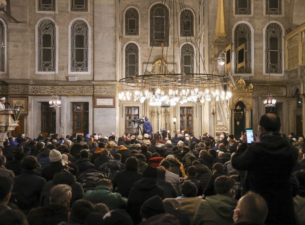 İstanbul'da Regaip Kandili dualarla idrak edildi