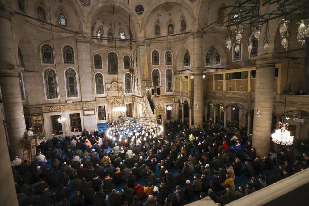 İstanbul'da Regaip Kandili dualarla idrak edildi