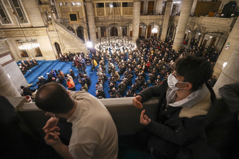 İstanbul'da Regaip Kandili dualarla idrak edildi