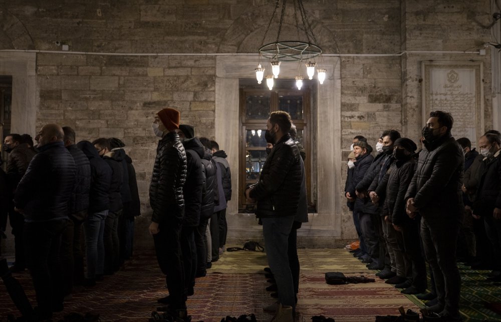 İstanbul'da Regaip Kandili dualarla idrak edildi