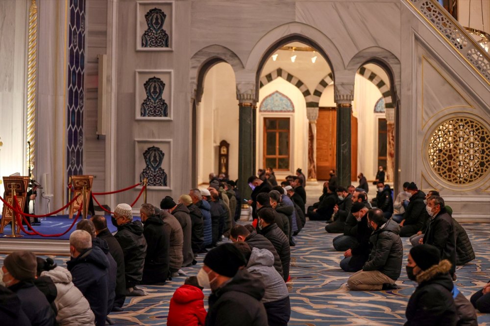 İstanbul'da Regaip Kandili dualarla idrak edildi