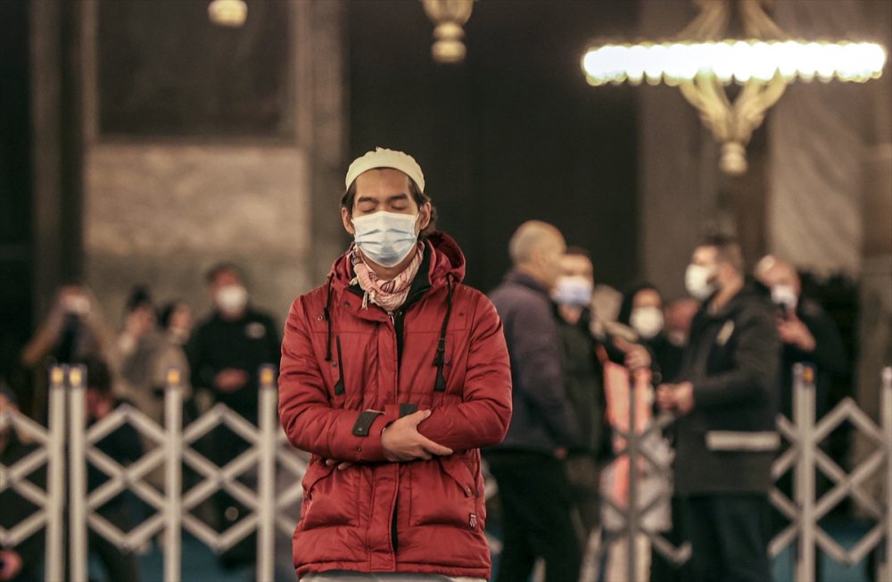 İstanbul'da Regaip Kandili dualarla idrak edildi