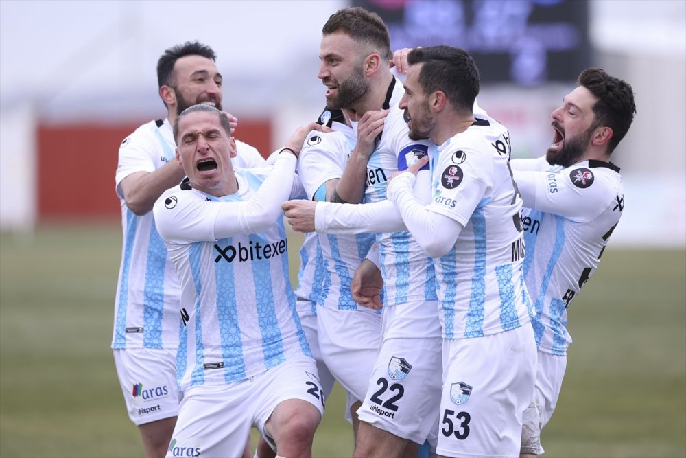 Ümraniye’de 6 gol ve beraberlik çıktı