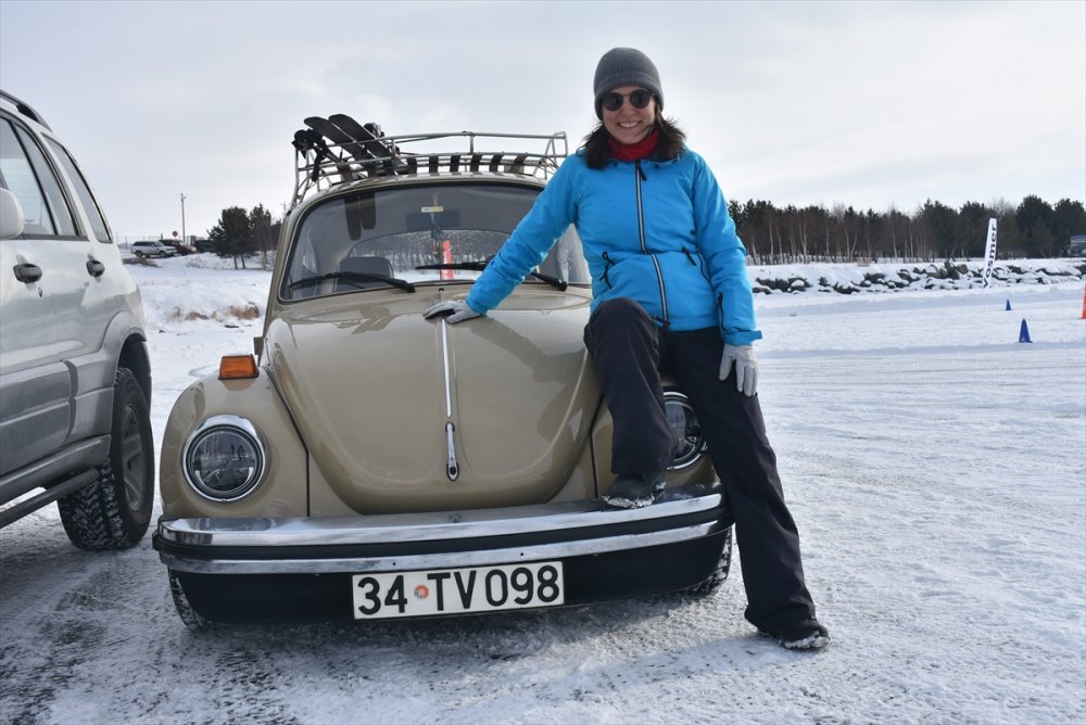 Buzda nasıl araba sürülür? Çıldır Gölünde sürücüler eğitim aldı