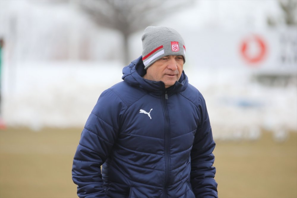 Sivasspor Teknik Direktörü Çalımbay'dan taraftara çağrı: