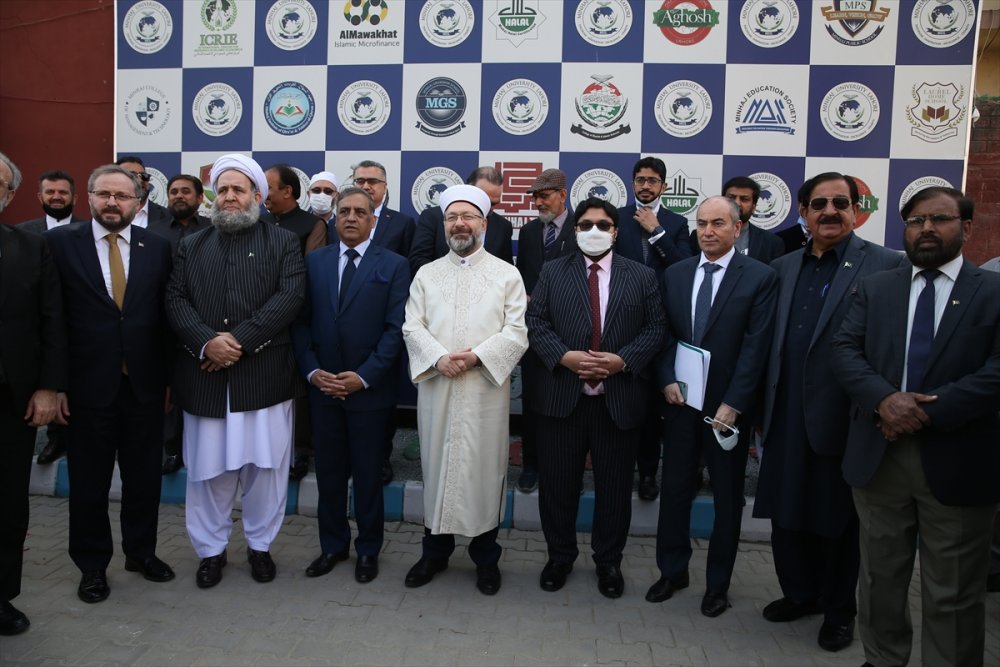 Diyanet İşleri Başkanı Erbaş, "İslamofobi" kelimesinin oluşmasının yanlış olduğunu söyledi