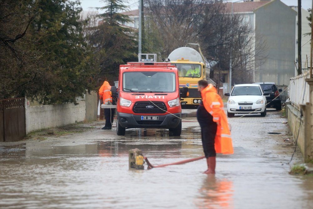 Kırklareli'nde sağanak yağmur etkili oluyor