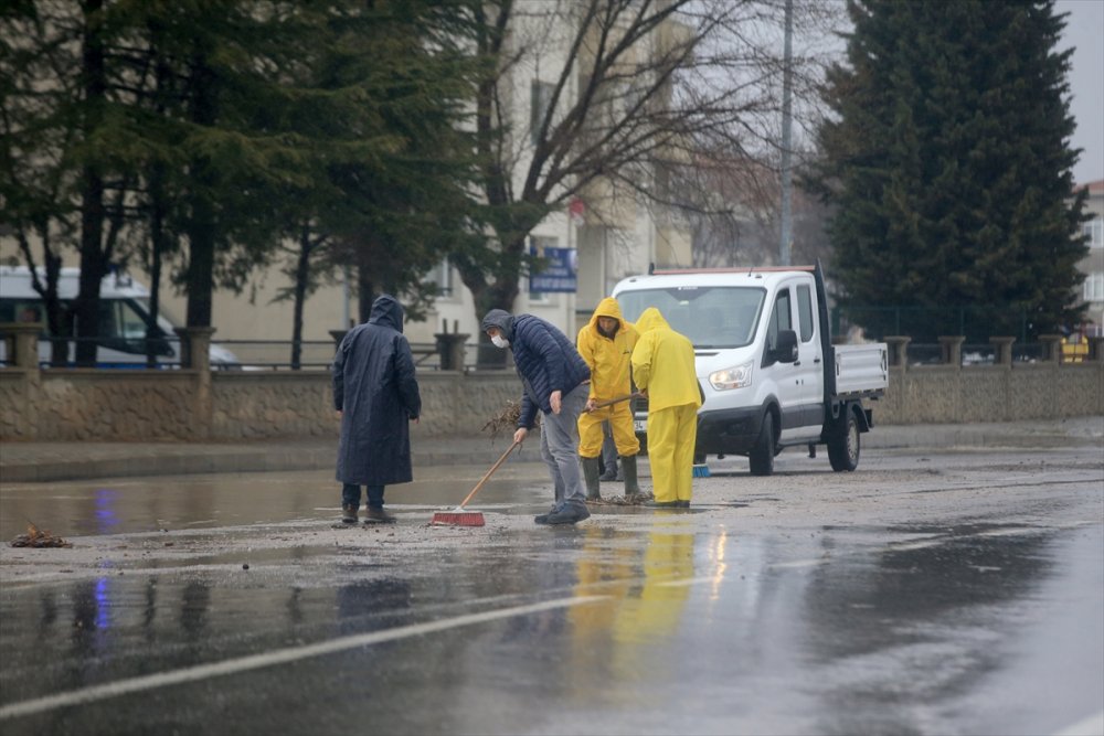 Kırklareli'nde sağanak yağmur etkili oluyor