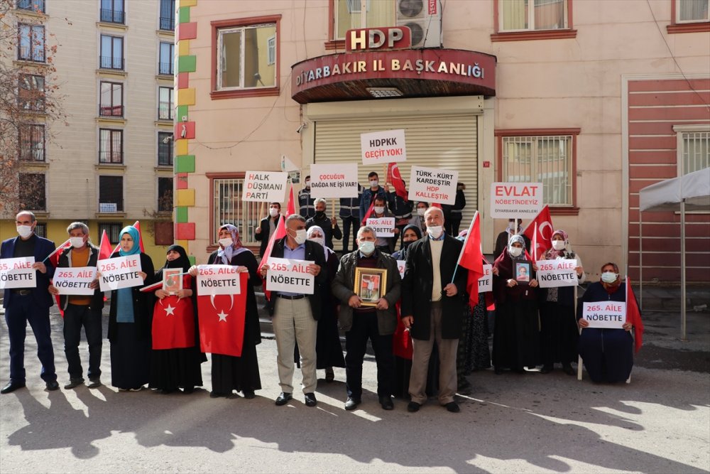 Diyarbakır annelerinin oturma eylemine bir aile daha katıldı