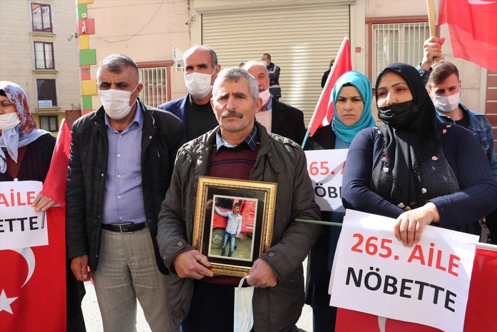 Diyarbakır annelerinin oturma eylemine bir aile daha katıldı