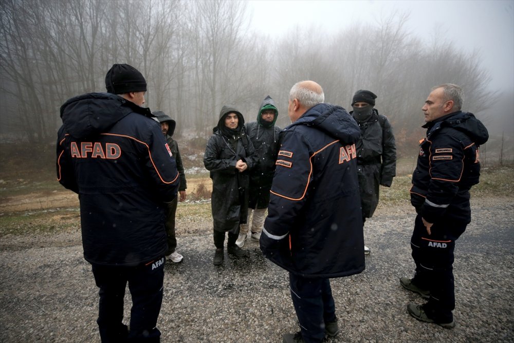 Kırklareli'nde ormanlık alanda kaybolan düzensiz göçmenler AFAD ve jandarma tarafından bulundu