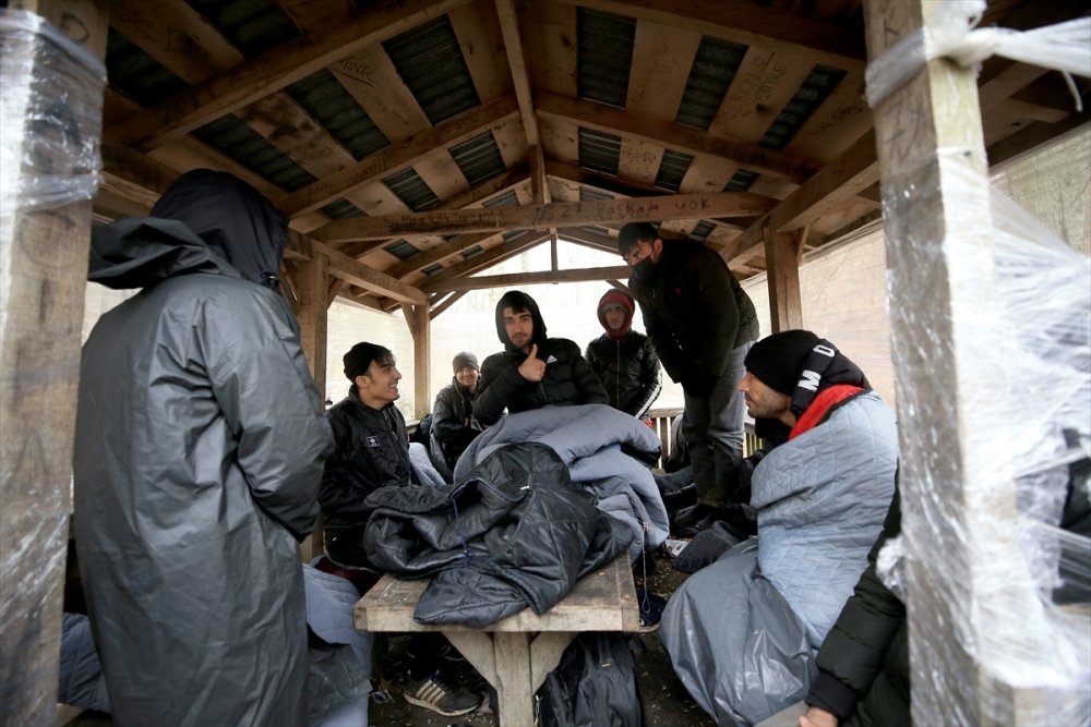 Kırklareli'nde ormanlık alanda kaybolan düzensiz göçmenler AFAD ve jandarma tarafından bulundu