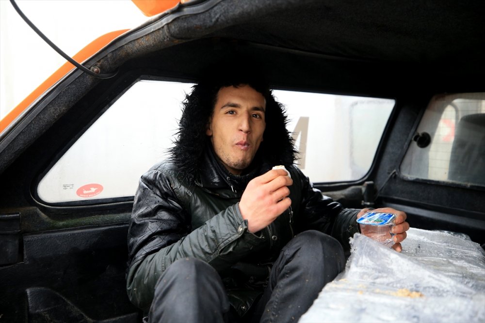 Kırklareli'nde ormanlık alanda kaybolan düzensiz göçmenler AFAD ve jandarma tarafından bulundu