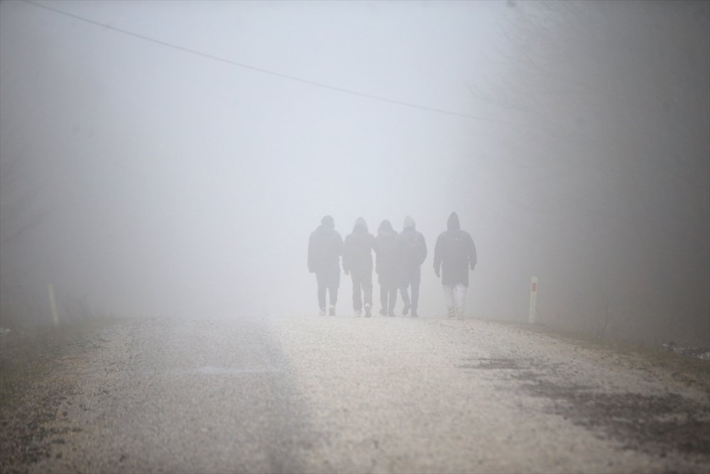 Kırklareli'nde ormanlık alanda kaybolan düzensiz göçmenler AFAD ve jandarma tarafından bulundu