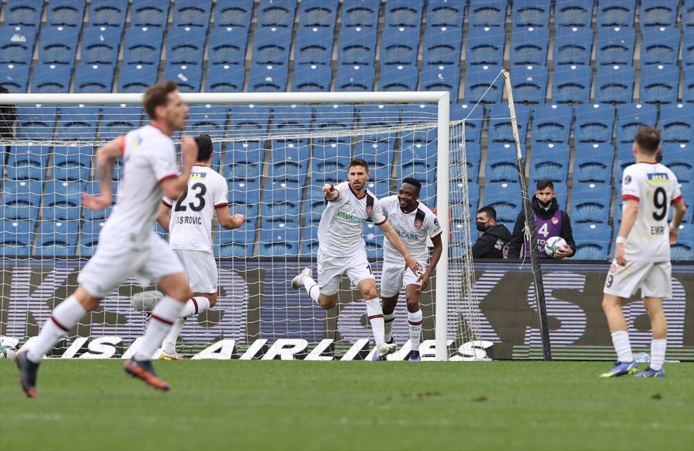 Karagümrük Hesap Kesti Başakşehir’i 2-1 le geçti