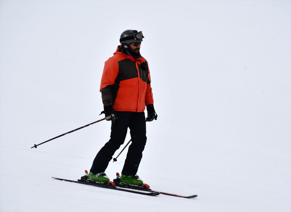 Yıldız Dağı'nda kar kalınlığı 135 santimetreye ulaştı