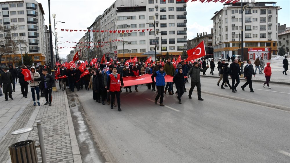 Sivas'ta vatandaşlar şehitlere saygı için yürüdü