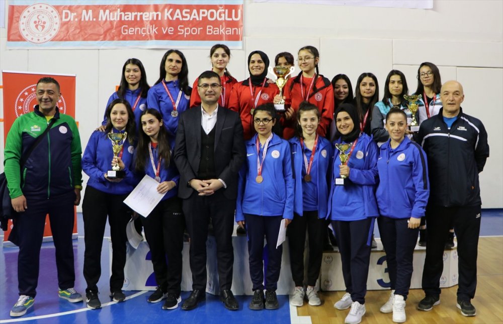 KYK'li gençler masa tenisi bölge turnuvası sona erdi