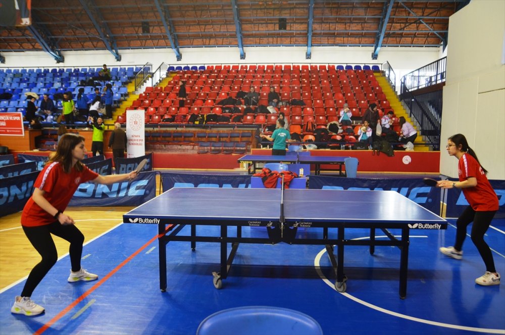 KYK'li gençler masa tenisi bölge turnuvası sona erdi