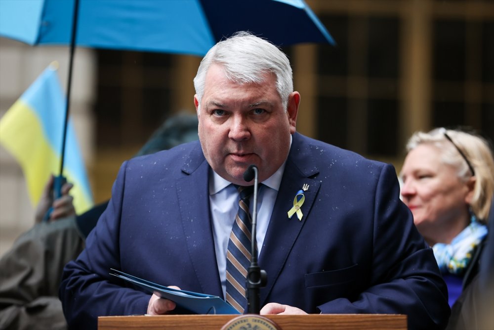 New York Belediye Başkanı Adams, Ukrayna için bayrak çekme törenine katıldı