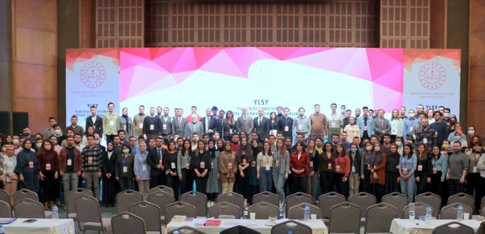 YÖK Başkanı Özvar, yurt dışında eğitim alacak bursiyer öğrencilerle buluştu: