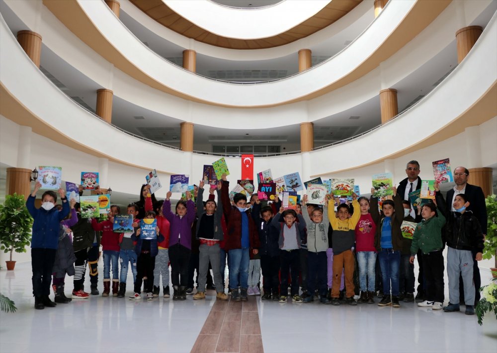 Bayburt Üniversitesi köy okulu öğrencilerini ağırladı