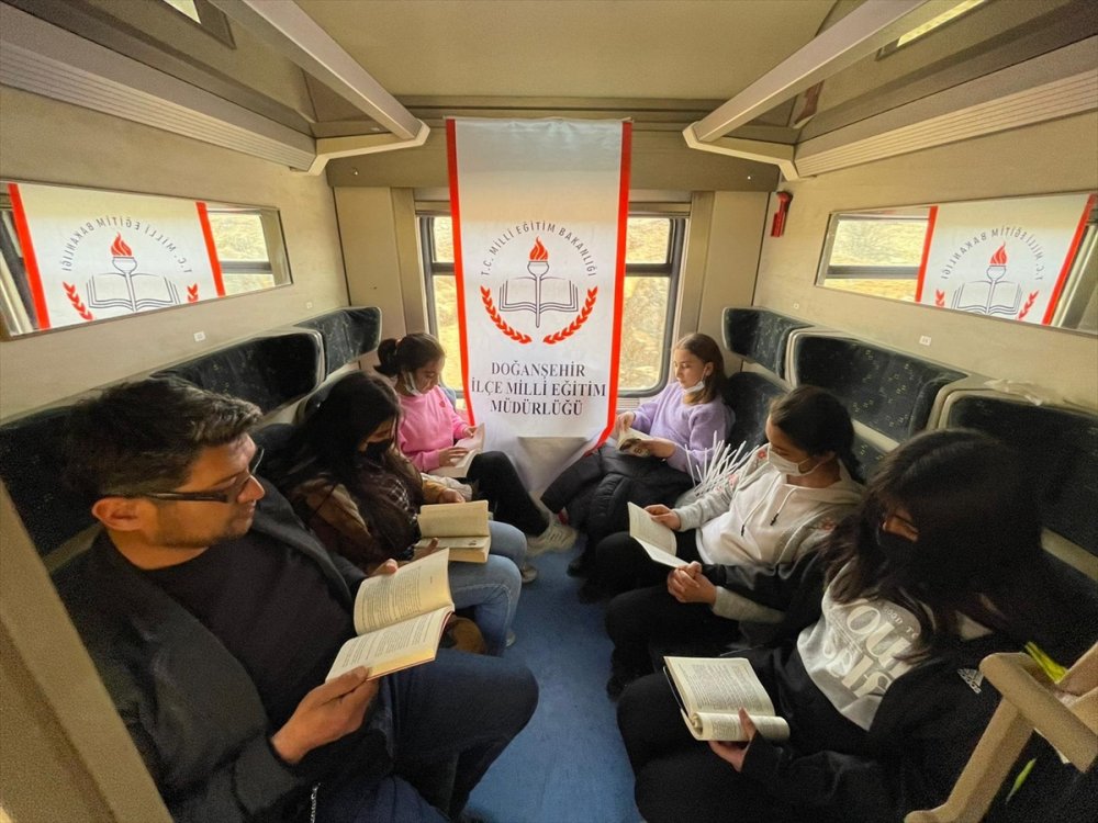 Fırat Ekspresi'nde kitap okuma etkinliği yapıldı