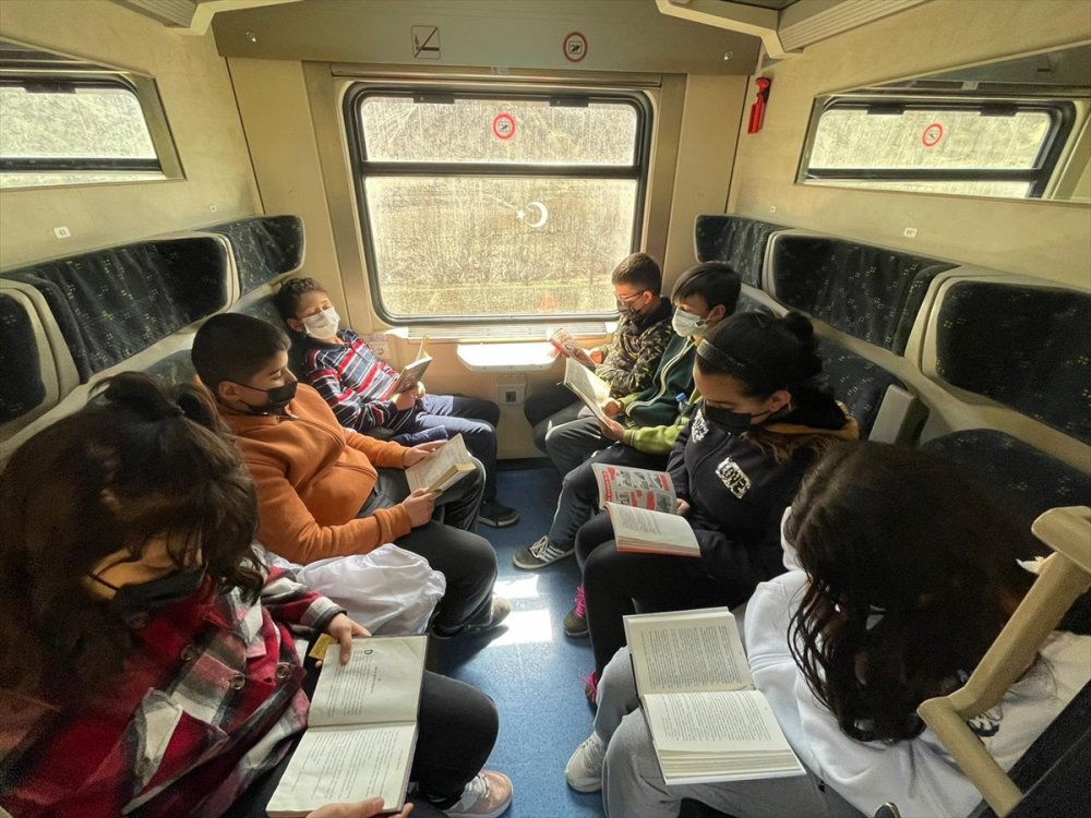 Fırat Ekspresi'nde kitap okuma etkinliği yapıldı