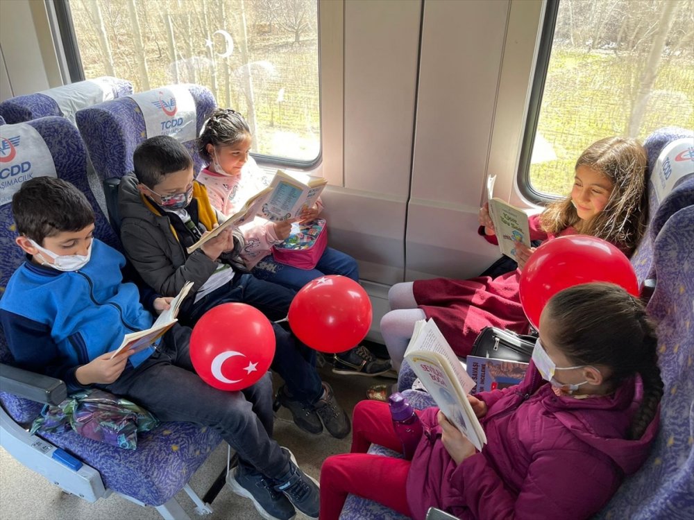 Fırat Ekspresi'nde kitap okuma etkinliği yapıldı
