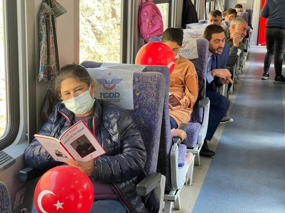 Fırat Ekspresi'nde kitap okuma etkinliği yapıldı