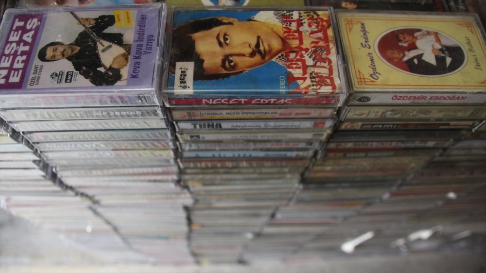 Tarihi çarşıda kasetçiliği yarım asırdır sevgiyle sürdürüyor